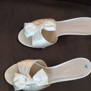 LIKE NEW--White Peau de Soi Sandals